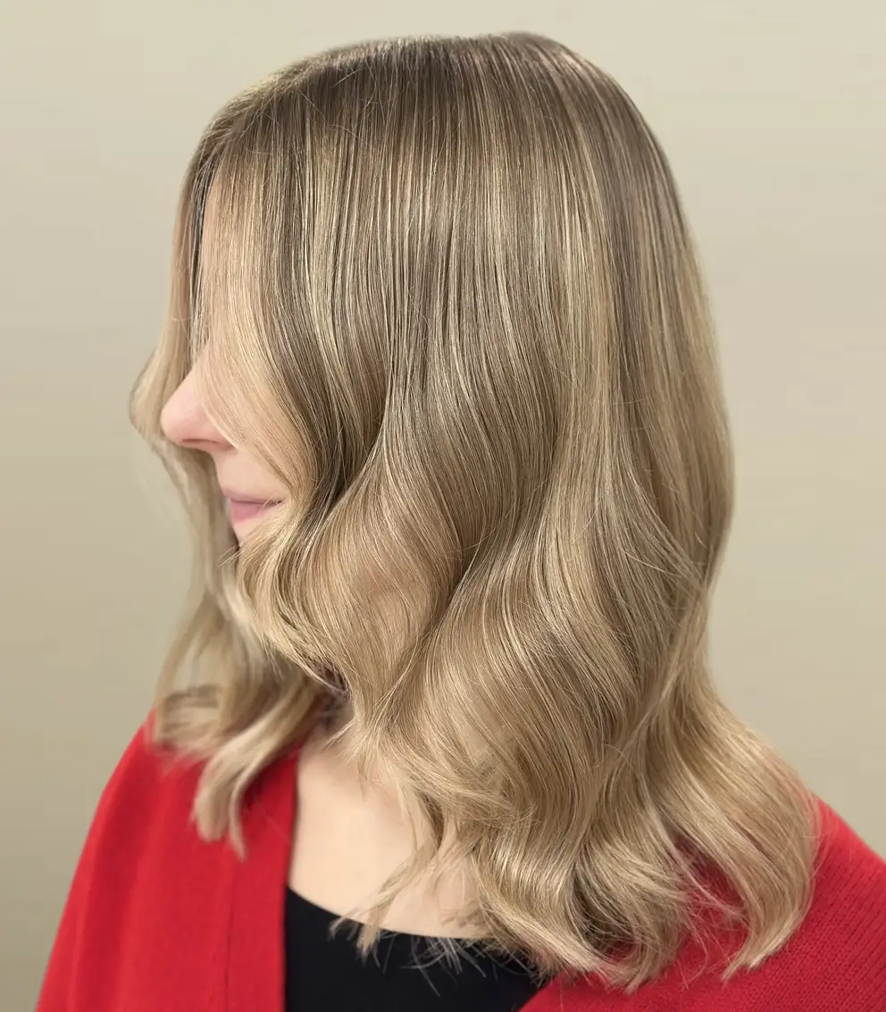 Balayage blond beige élégant réalisé au salon de coiffure Paris 14 La Paris'zen Institut