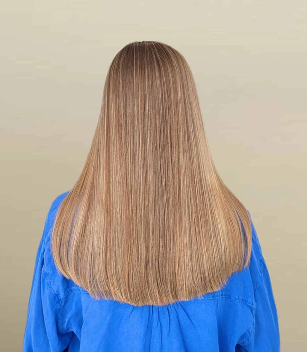 Cheveux balayage blond doré naturel réalisé par coiffeur coloriste Paris 14