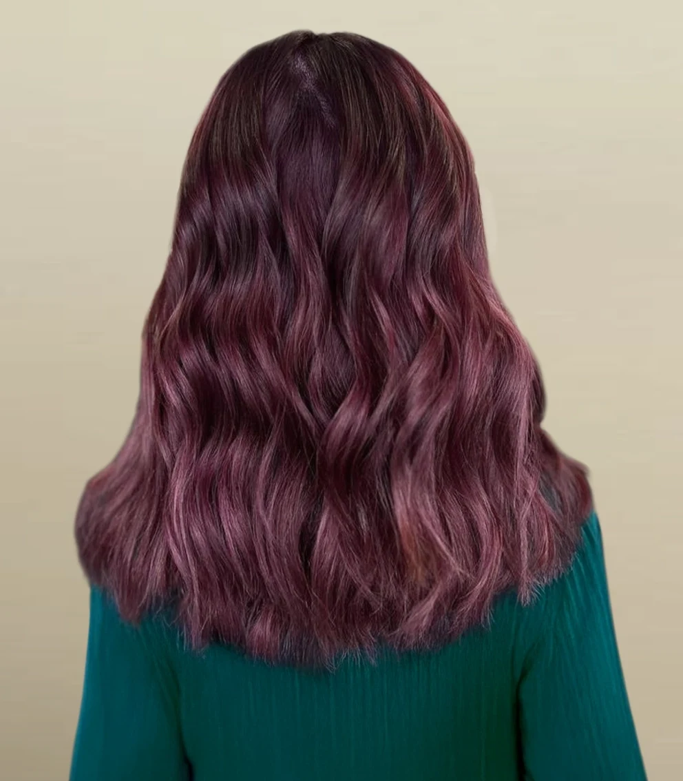 Coloration acajou cheveux brillants réalisée au salon Paris 14 La Paris’zen Institut