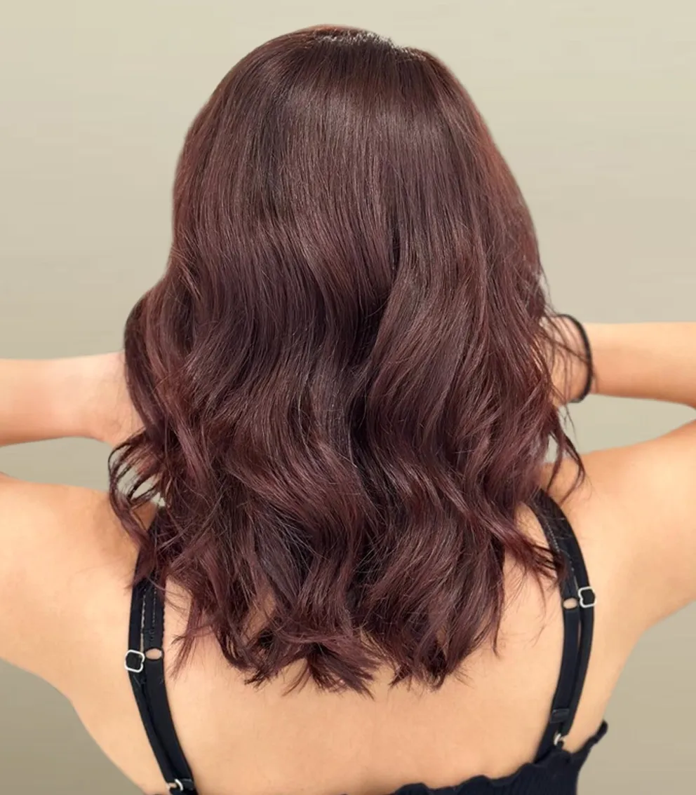 Cheveux acajou lumineux coloration réalisée par coloriste Paris 14 La Paris’zen Institut