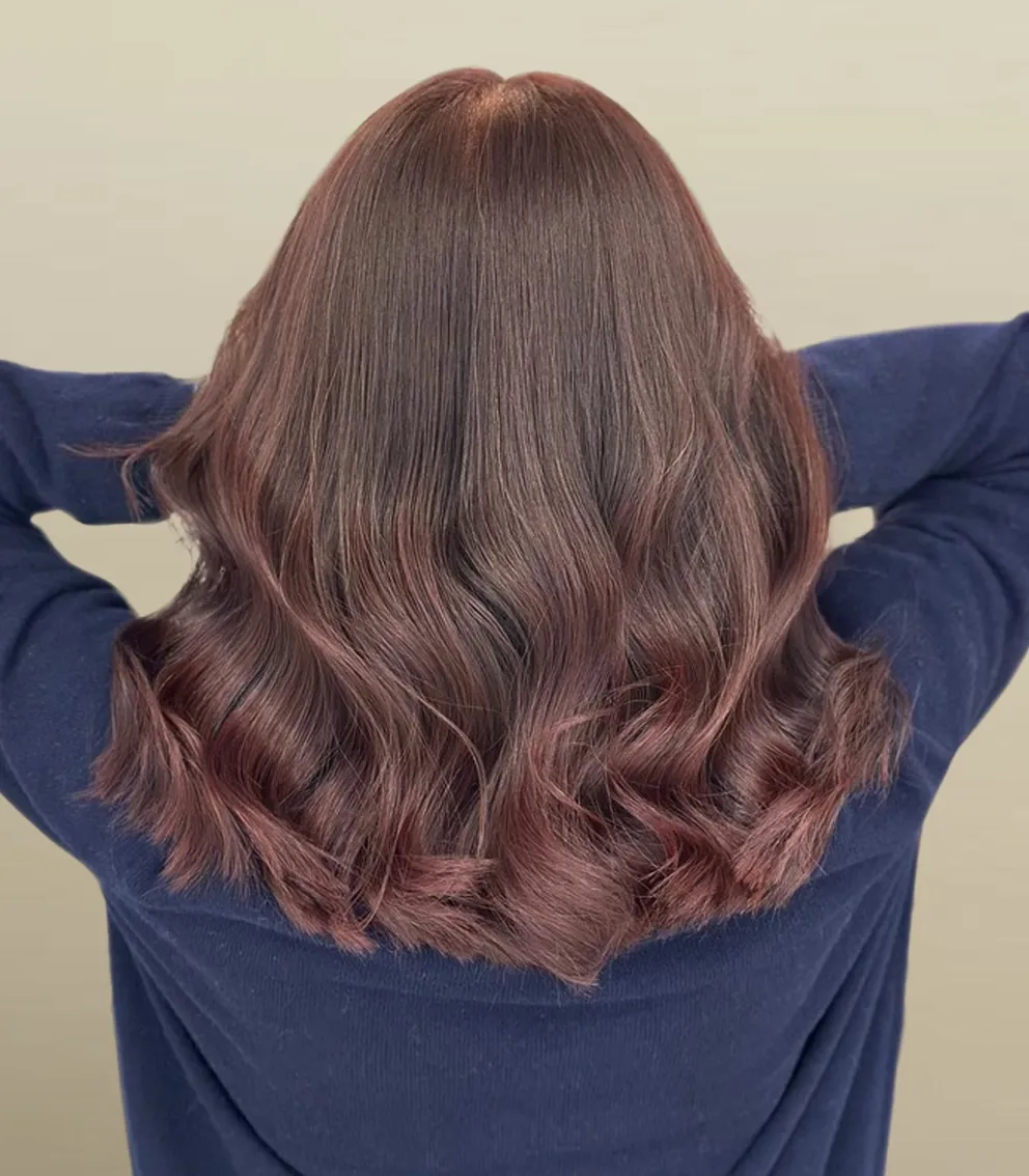 Coloration cheveux acajou réalisée au salon La Paris’zen Institut Paris 14