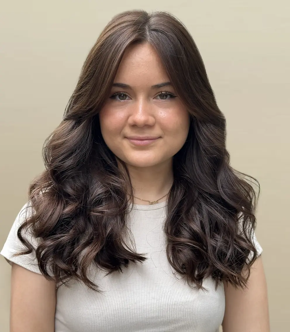 Coloration cheveux marron brillante réalisée au salon La Paris'zen Institut Paris 14