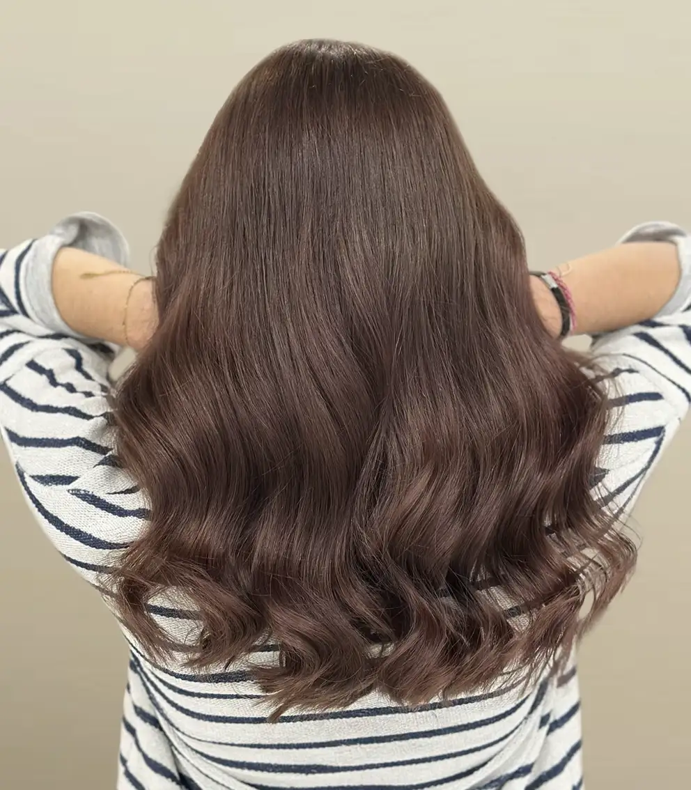 Cheveux marron lumineux coloration réalisée par coiffeur coloriste Paris 14 La Paris'zen Institut