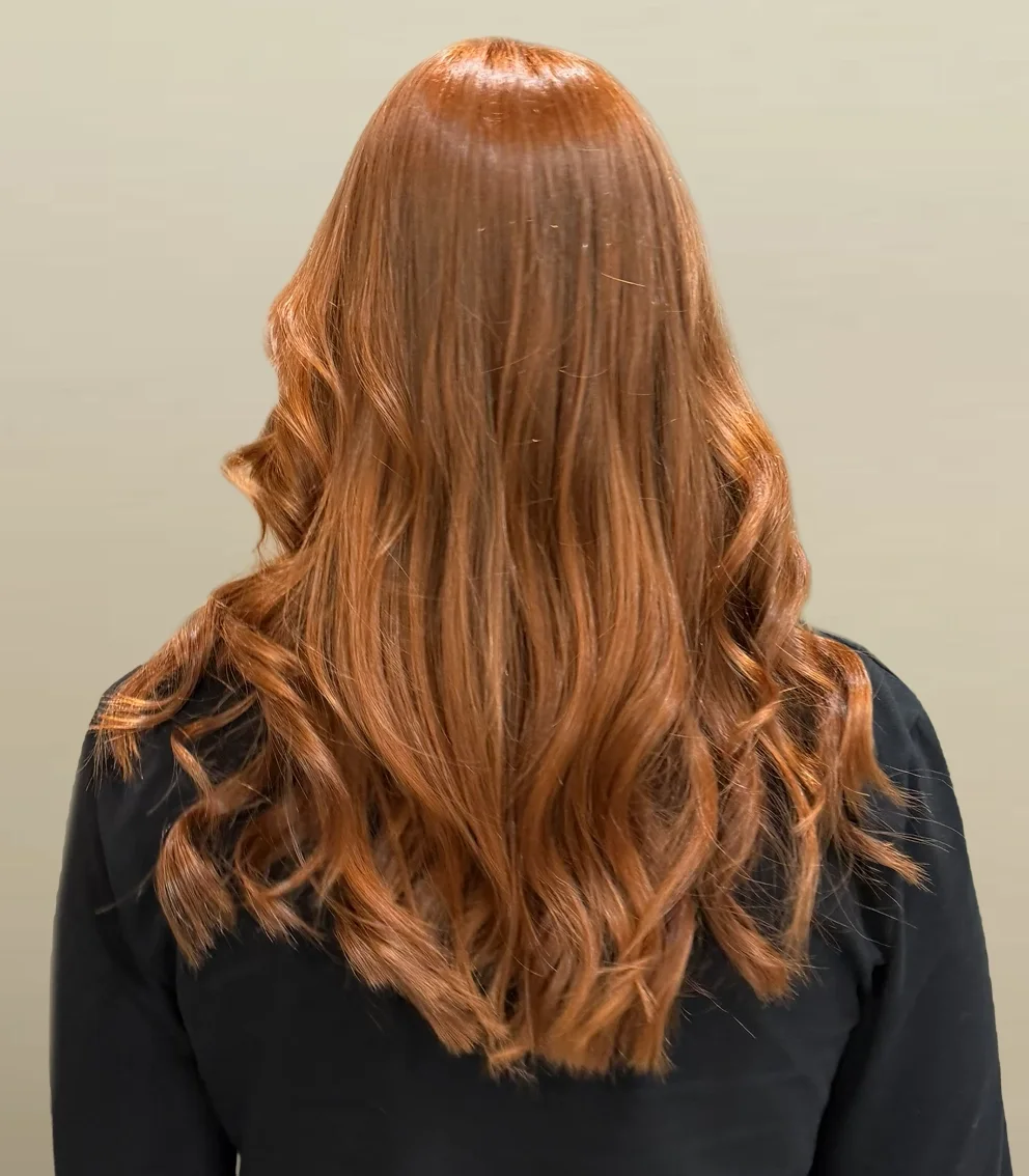 Coloration cuivrée cheveux longs réalisée au salon de coiffure Paris 14 La Paris'zen Institut