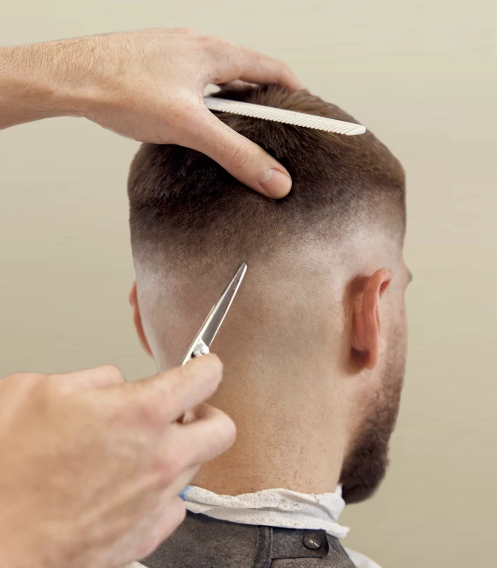 Coupe homme classique réalisée au salon de coiffure La Paris’zen Institut Paris 14
