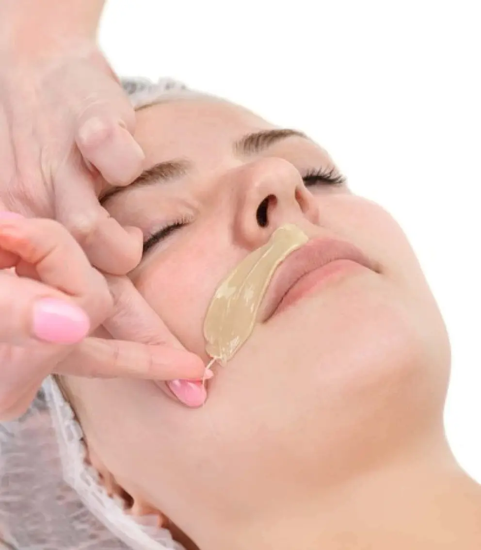 Épilation à la cire femme réalisée par esthéticienne Paris 14 La Paris’zen Institut