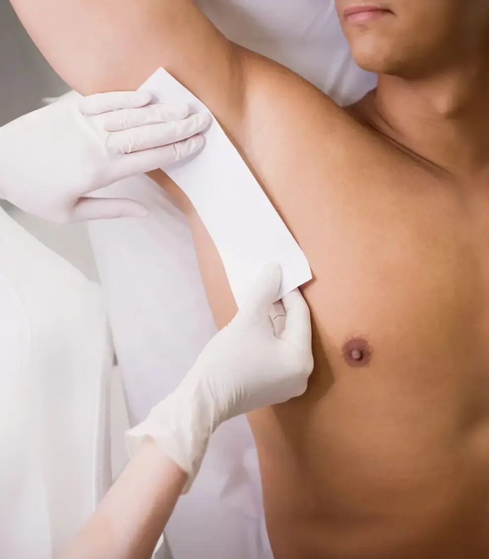 Épilation homme réalisée en institut de beauté La Paris’zen Institut Paris 14