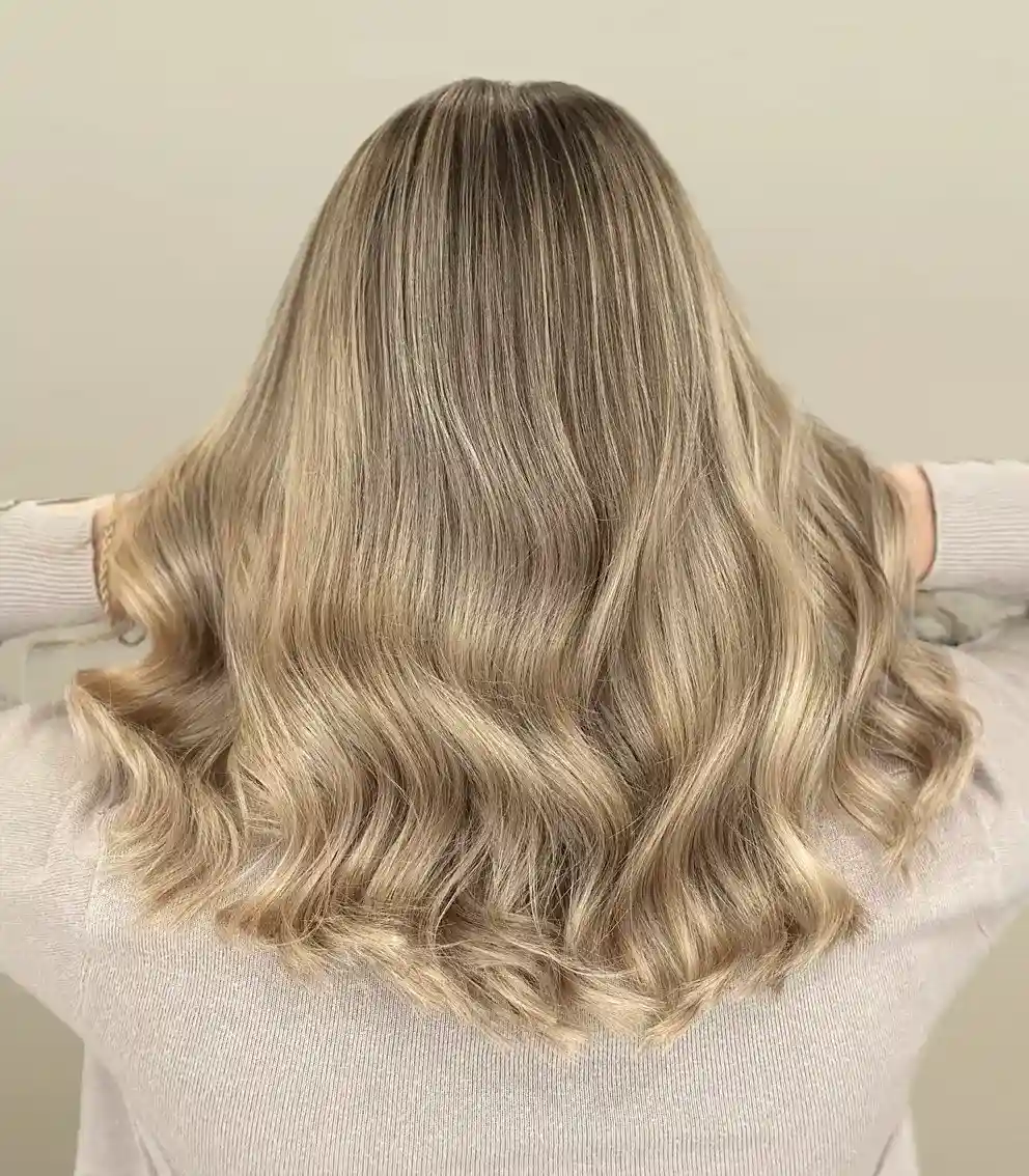 Cheveux ombré hair blond naturel réalisé par coloriste Paris 14 La Paris'zen Institut
