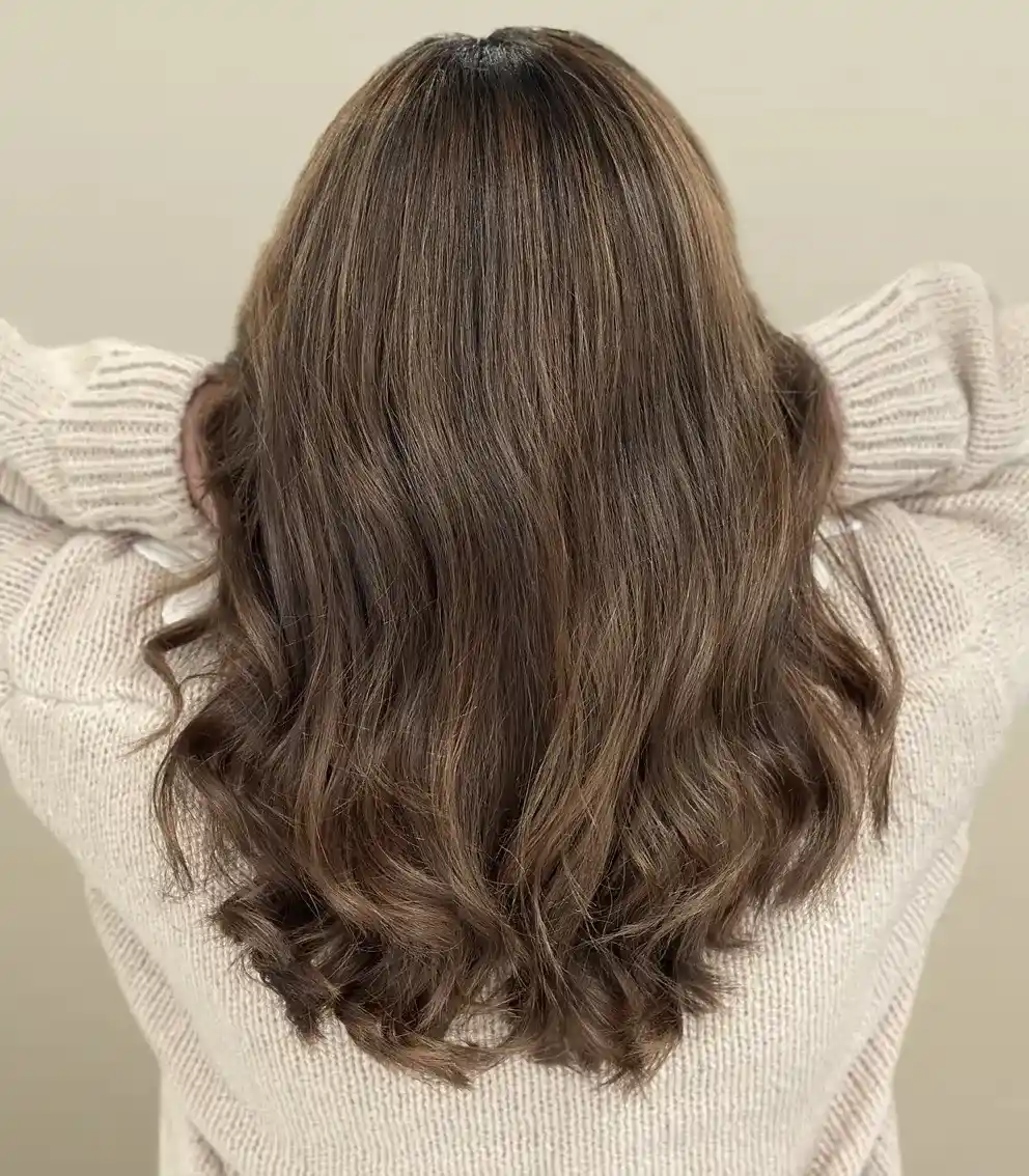 Cheveux ombré hair brun naturel réalisé par coloriste Paris 14 La Paris'zen Institut