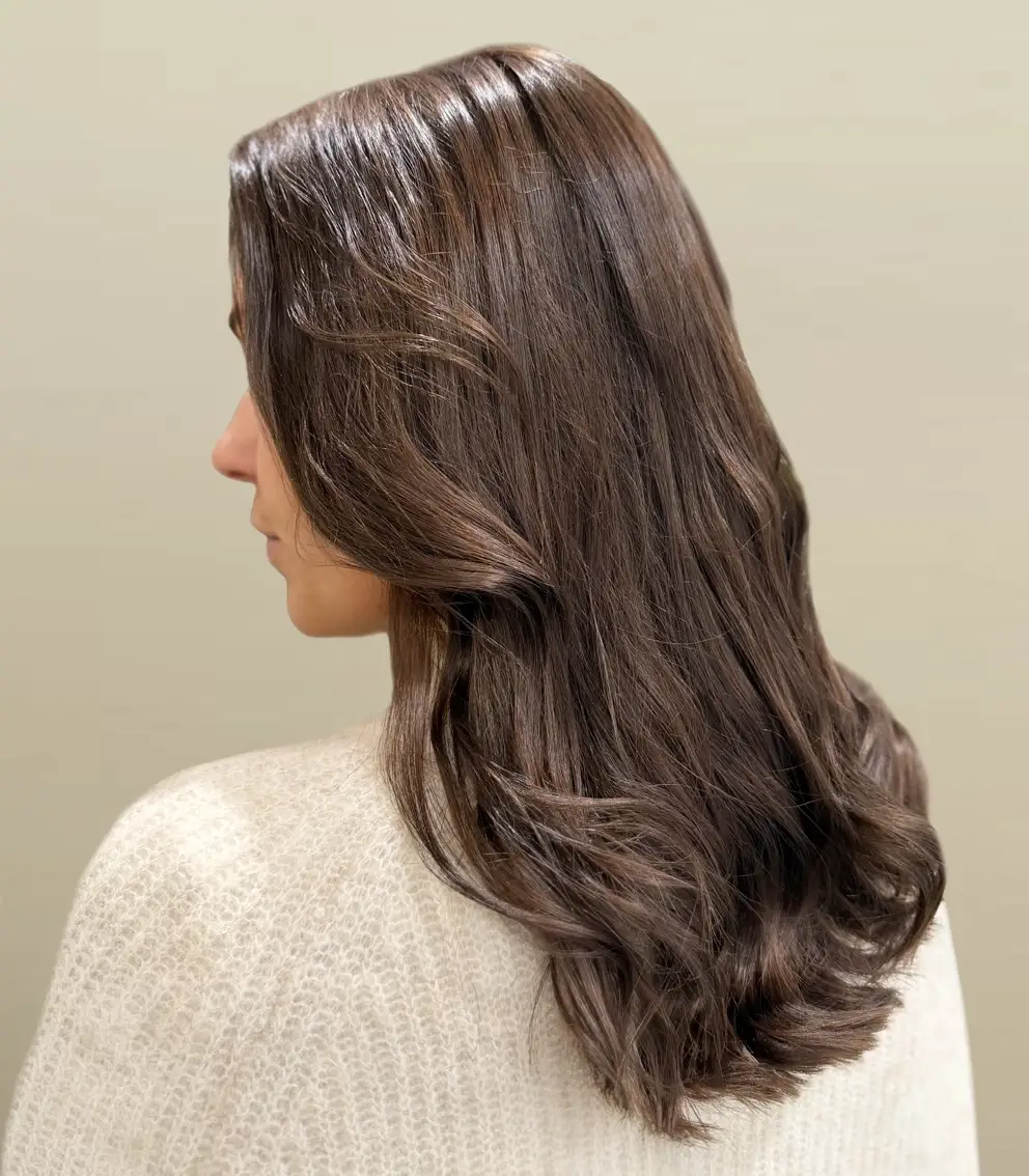 Gloss cheveux brillance intense réalisé par coloriste Paris 14 La Paris’zen Institut